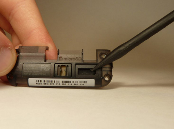 Как заменить динамик в HTC T320e One V? Как заменить динамик в HTC T320e One V?